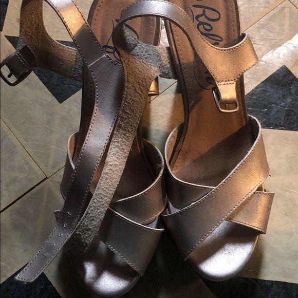 Silver high heel shoes - Picture 2 of 2